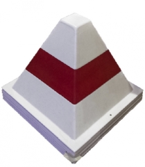 Piramide rosso/bianco - consegna tramite spedizioniere Piramide rosso/bianco - consegna tramite spedizioniere